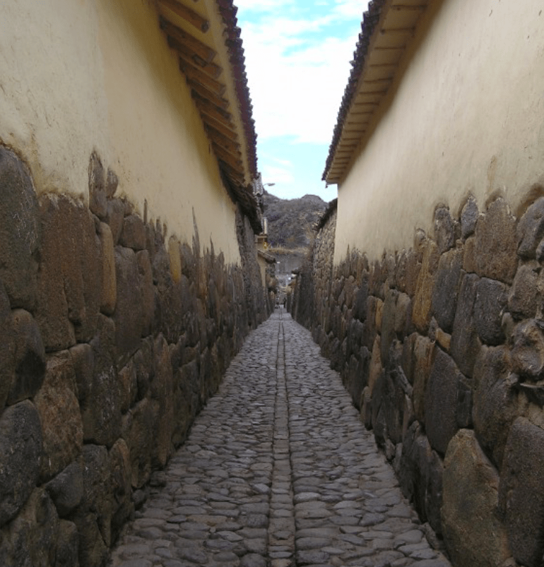 Choose Ollantaytambo Over Cusco!