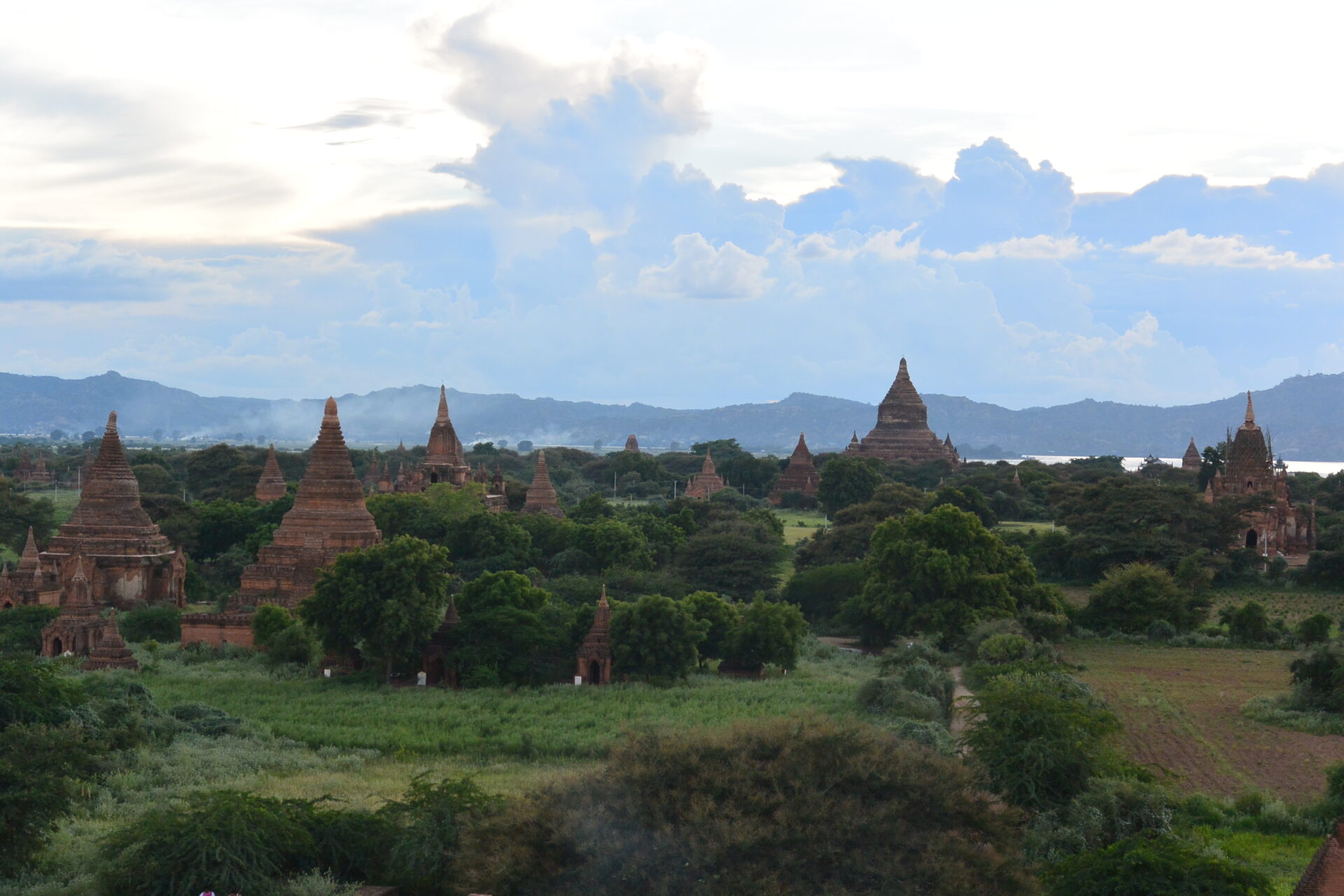 sightseeing pagodas bagan myanmar