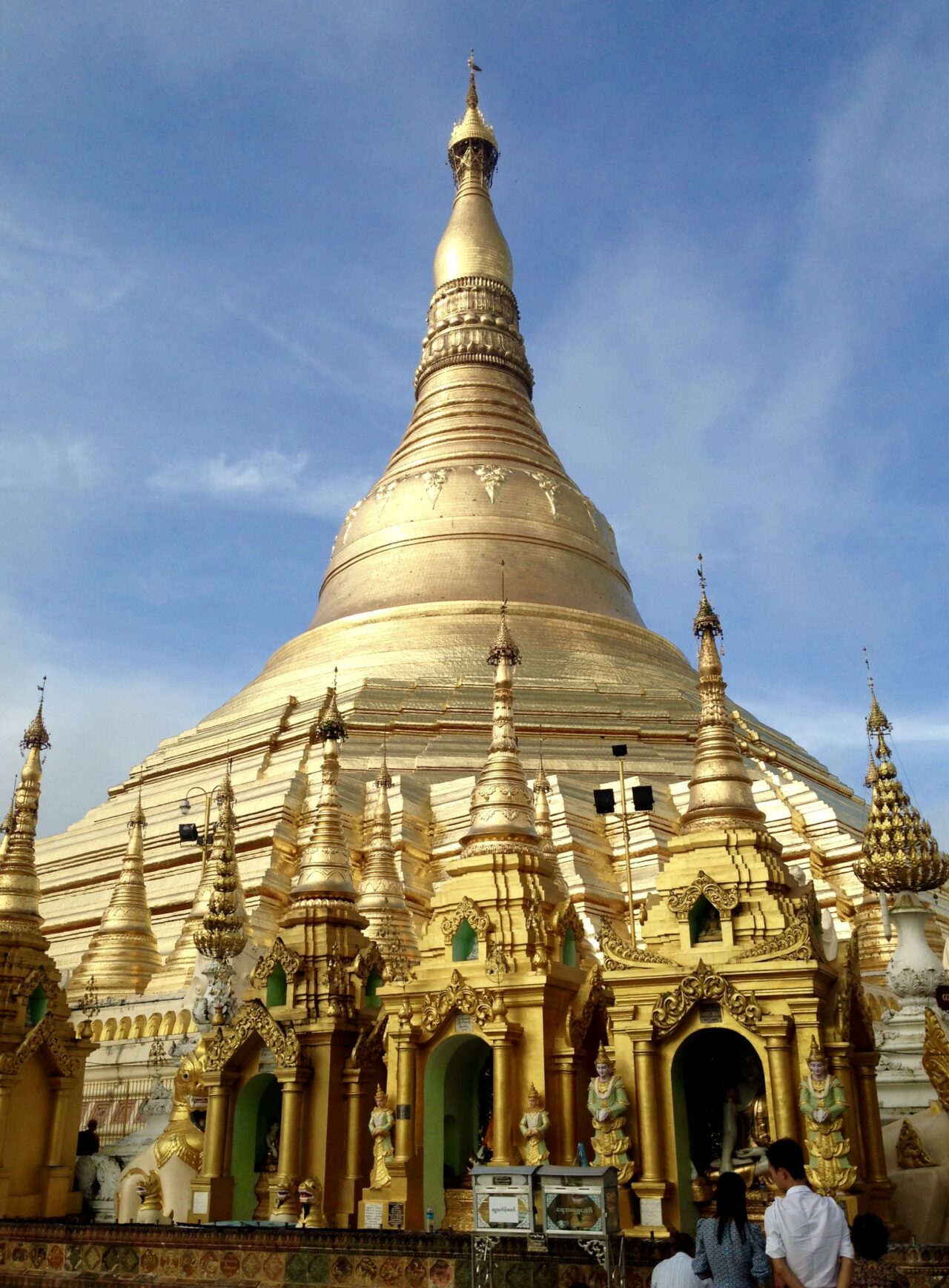 shwedagon pagoda yangon myanmar