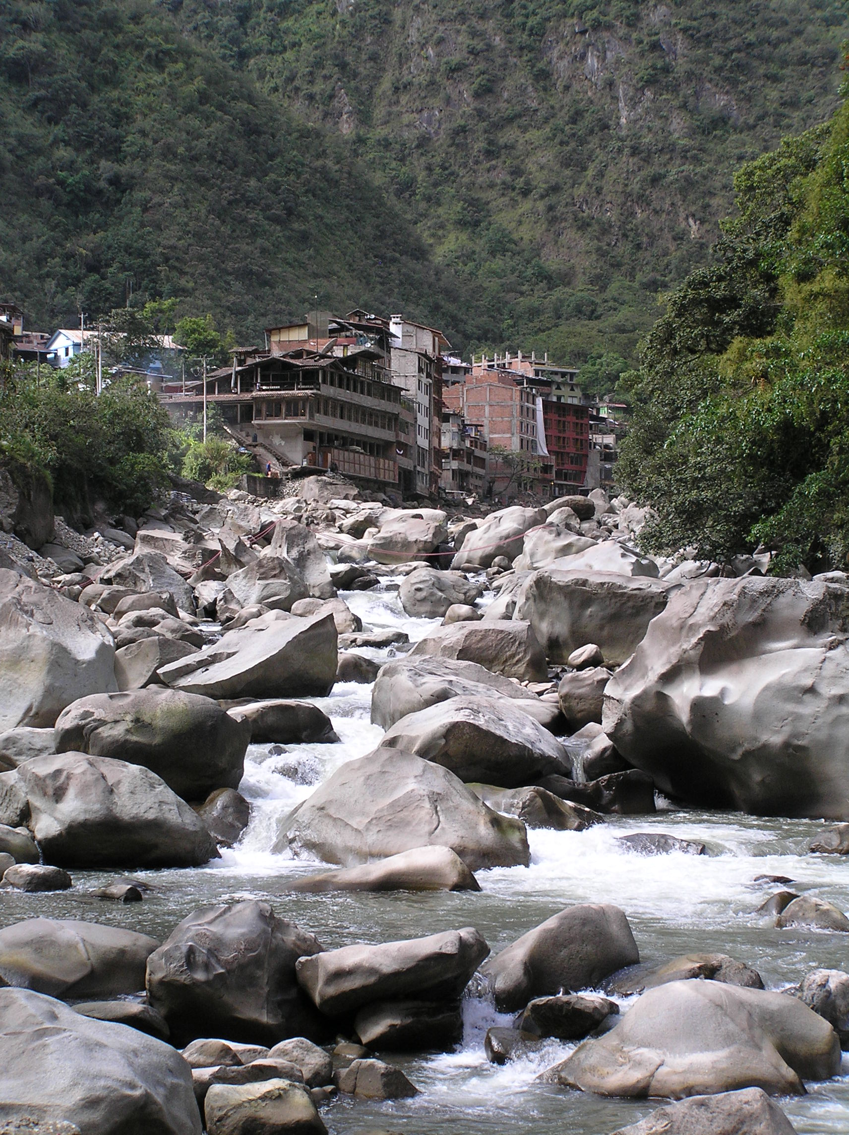 what to do see machu picchu village aguas calientes peru