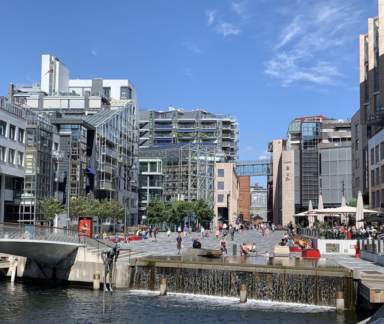 what to do see aker brygge tjuvholmen neighbourhood oslo norway